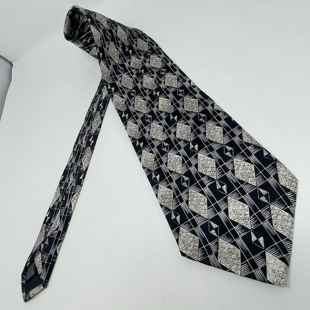 L'Uomo Mens‎ Tie 100% Silk Italy Black Cream 4x60" VTG Geometric Print Classic - Picture 2 of 7